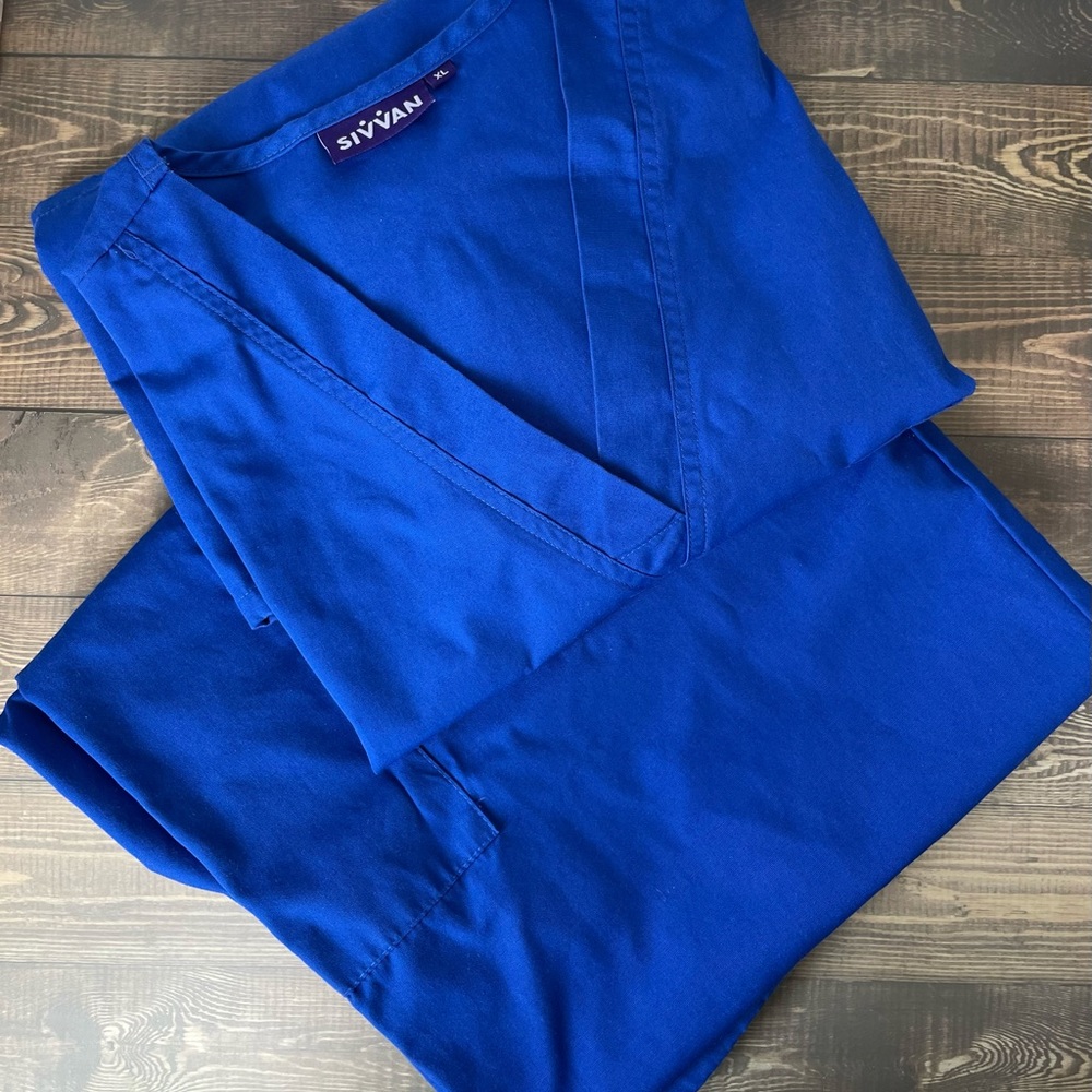 Adar Sivvan Unisex Drawstring Scrubs Set